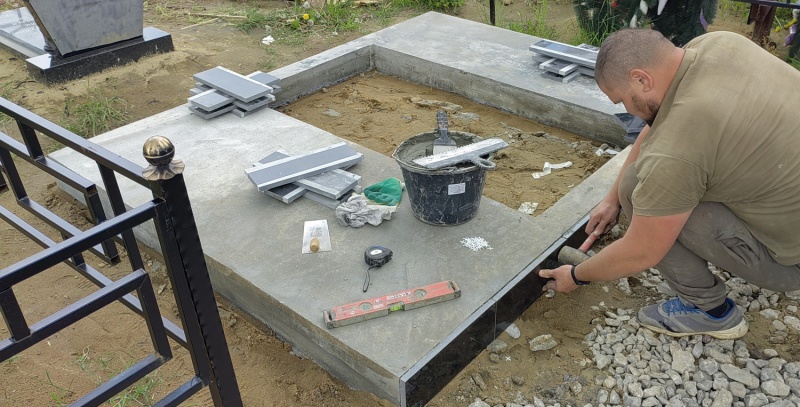 Установка памятника (надгробия, стелы, цветника)